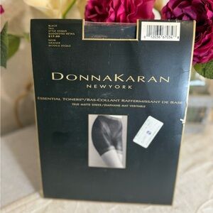 Vintage Donna Karan New York Essential Toner pantyhose in black, tall size.‎